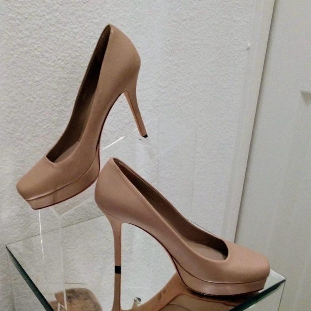 Gucci nude platform pumps
